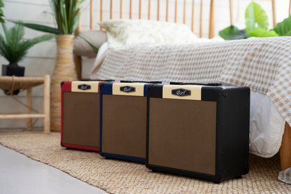 Ampli guitare 15W, 1 x 8", 2 canaux, égaliseur 3 bandes, réverb, entrée CD/MP3 mini-Jack, sortie casque mini-Jack, rouge