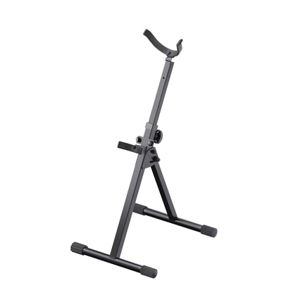 Support de saxophone basse K&M 14960, sur pied.