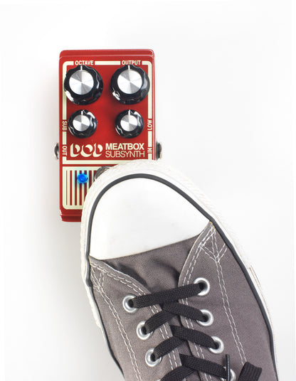 Pédale MEATBOX, synthétiseur subharmonique basé sur le circuit original avec composants actualisés, True Bypass, rouge