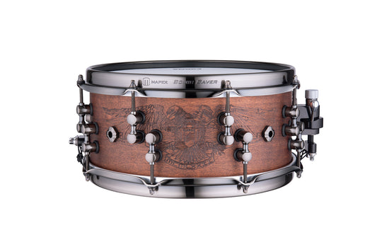 Caisse claire Mapex Black Panther Design Lab"The Warbird" 12 x 5.5", signée Chris Adler, noyer-érable