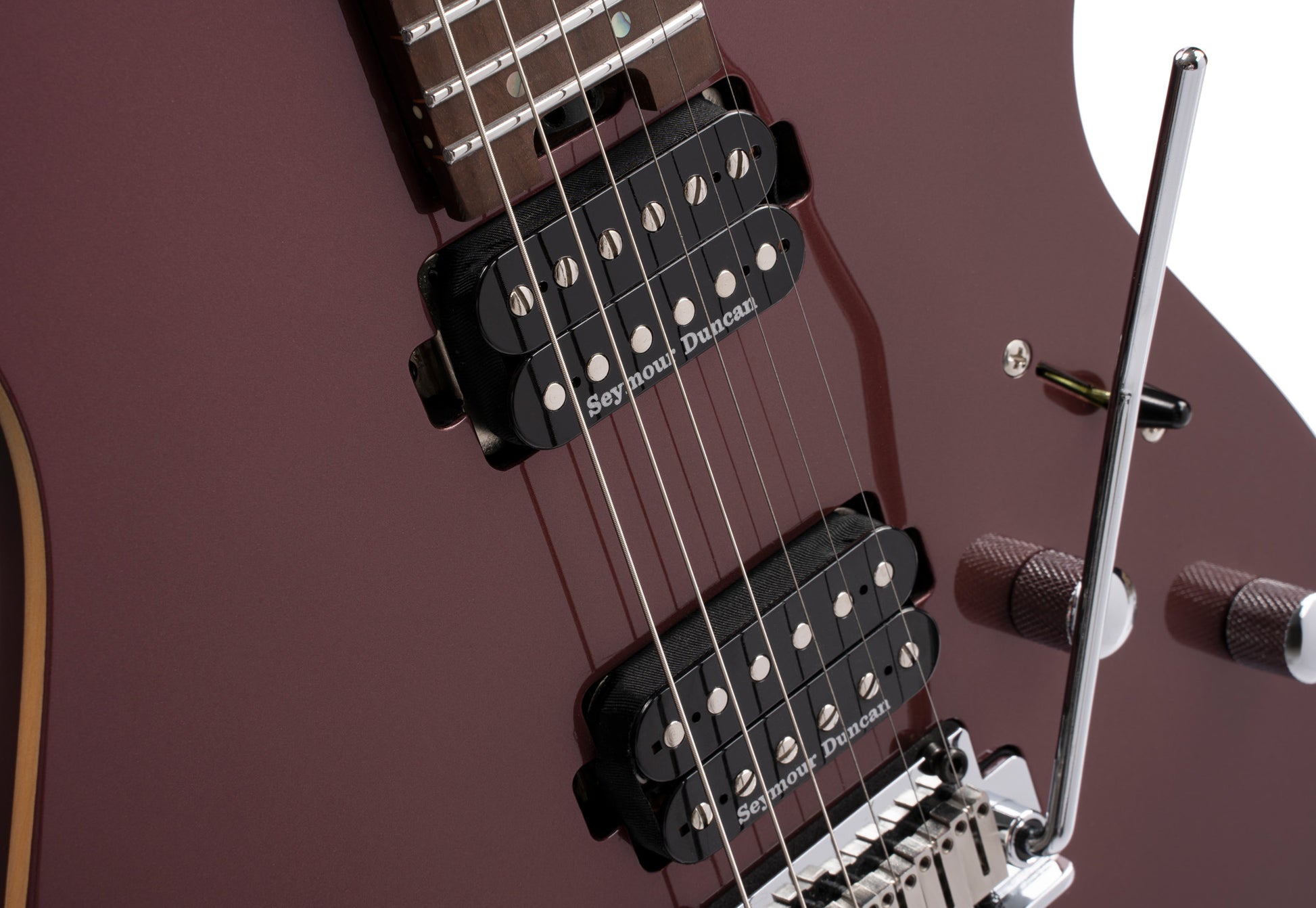 G300 PRO, corps tilleul, table érable massif, manche et touche érable torréfié, 2 micros Seymour Duncan, bourgogne vif