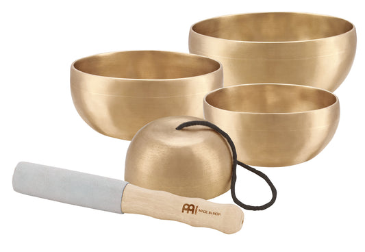 Ensemble de 4 bols tibétains UNIVERSAL (SBU400, SBU500, SBU600, SBC250) avec batte, housses et cercles de feutre (support)